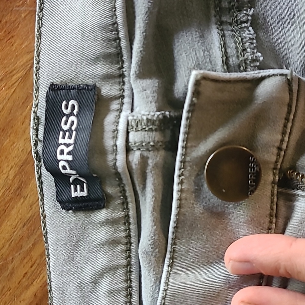 Express Capris - Picture 3 of 5